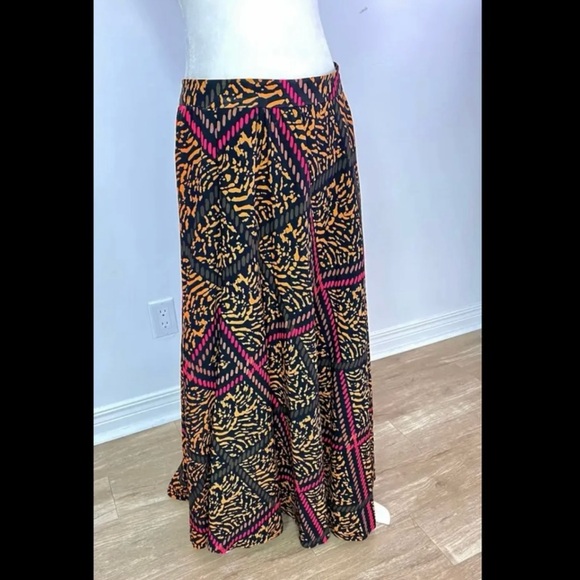 🇨🇦 Vintage ’90s A-Line Maxi Skirt – Red, Brown & Caramel Abstract on Black - Picture 15 of 16